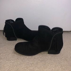 BARELY USED GIRLS BOOTS